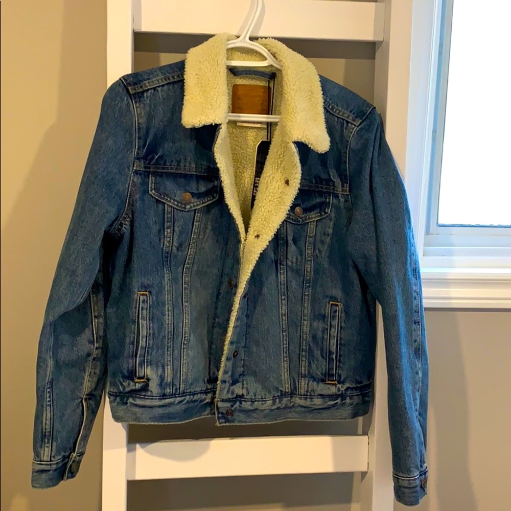 NWT Levi’s Original Premium Sherpa Trucker Jacket